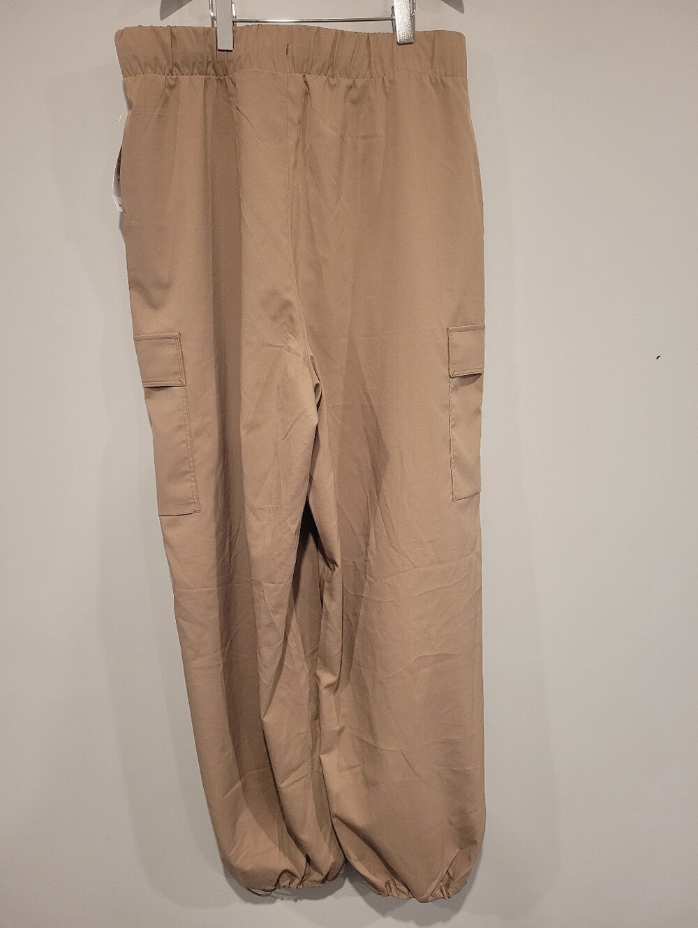 NWT GapFit Runaround Parachute Pants Tan Taupe Brown Size M Athleisure - Picture 3 of 11
